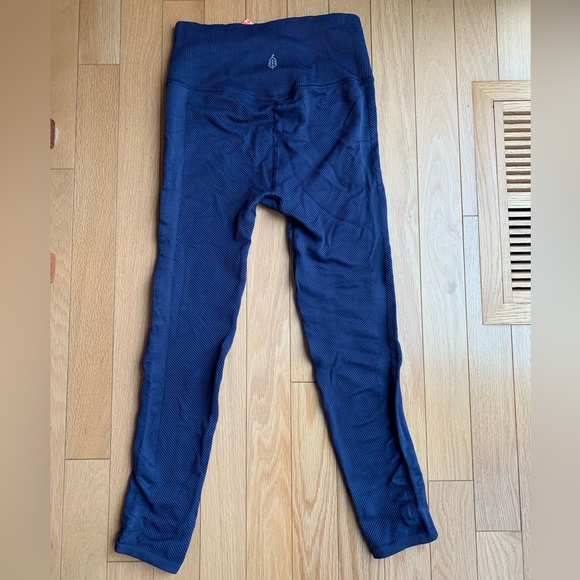 Free People FP Movement Free Throw Legging | NWT Imperfection | Size S | Navy - Picture 7 of 7